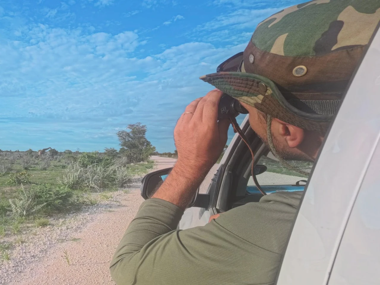 banner_redland_giraffe_namibia_on_the_road - REDLAND TOURS