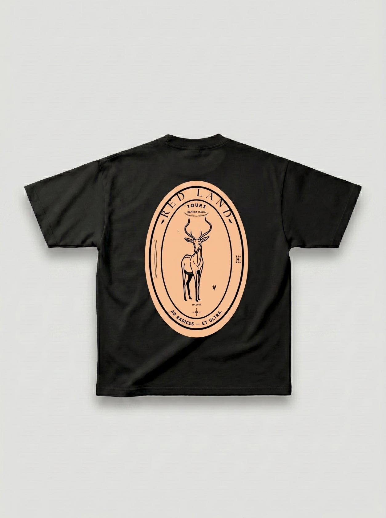 T-shirt Redland con grafica antilopi ispirata alla Namibia.
