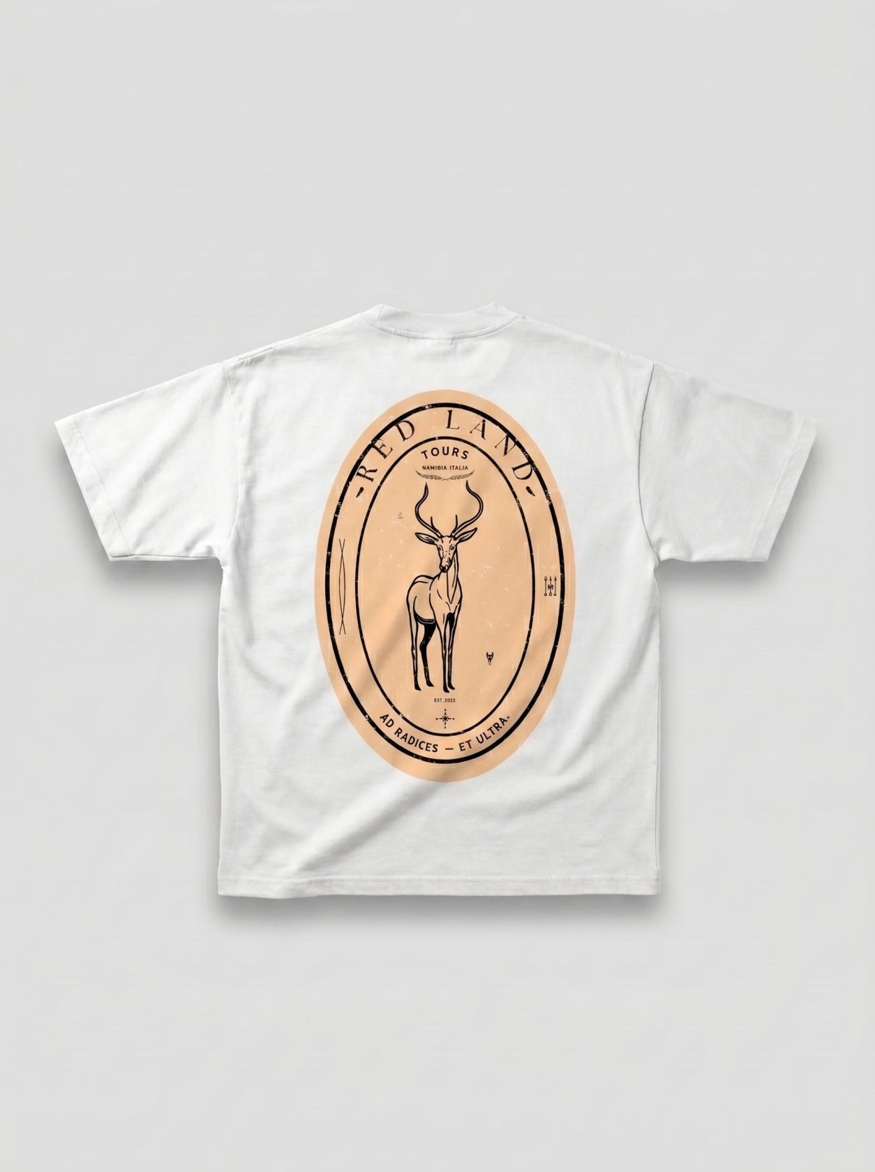 T-shirt Redland con grafica antilopi ispirata alla Namibia.