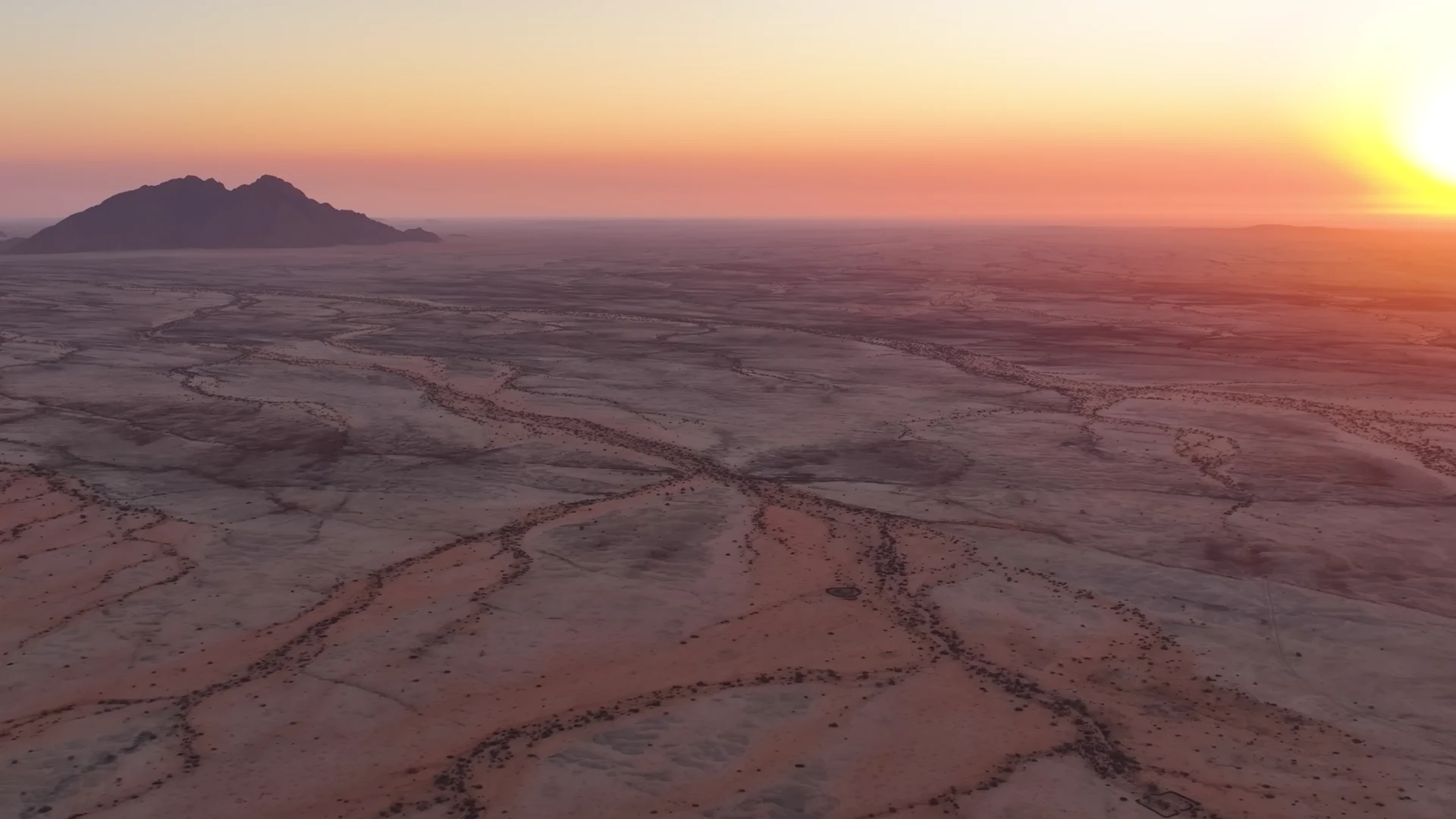 Luce del tramonto sulla pianura del Namib