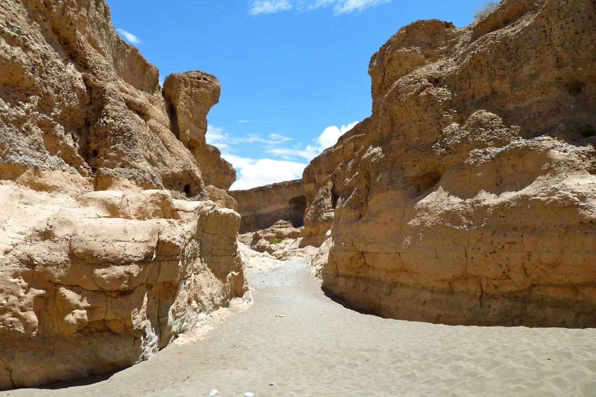 The rock walls of the Sesriem canyon